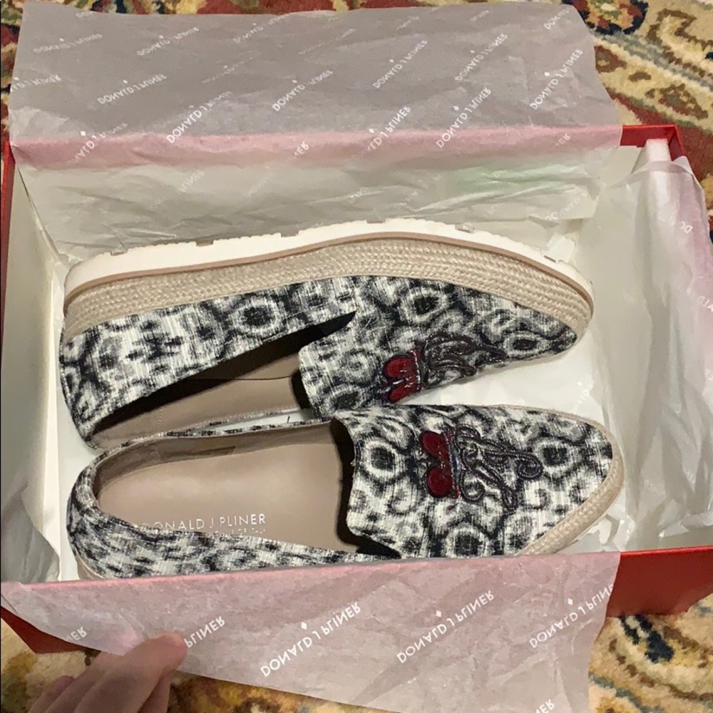 SOLD Donald J Pliner loafer - Picture 1 of 7
